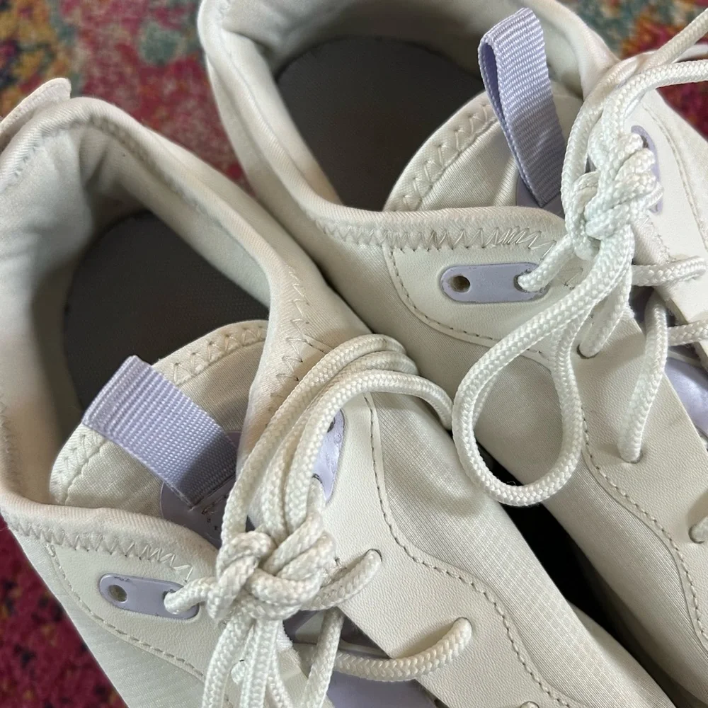 Nike | Women’s white/lavendar Air Max Dia lace up sneakers, lavender accents 8.5